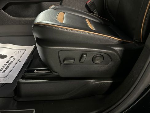 Used 2024 GMC Yukon AT4 w/ Technology Package image 13