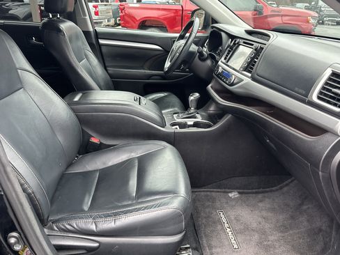 Used 2016 Toyota Highlander XLE image 13