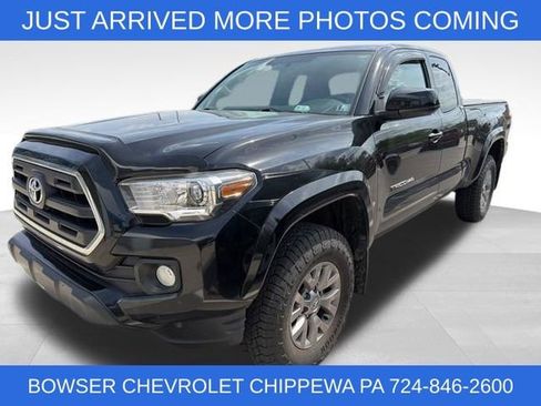 Used 2017 Toyota Tacoma SR5 w/ SR5 Appearance Package (SM) AWD/4WD image 1