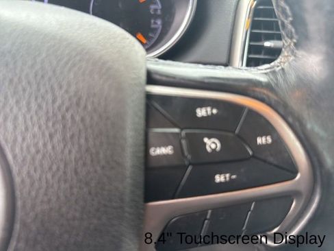 Used 2018 Jeep Grand Cherokee Laredo image 22