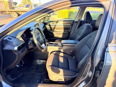Used 2022 Nissan Altima 2.5 SV FWD image 9