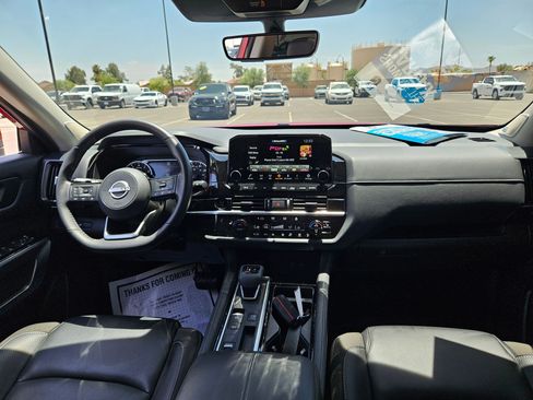 Used 2025 Nissan Pathfinder SL w/ SL Premium Package FWD image 17