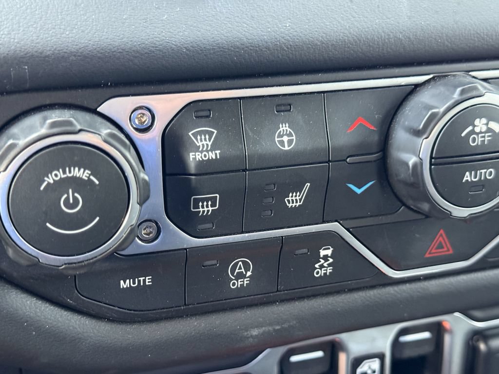 Used 2026 Jeep Wrangler Unlimited Sahara AWD/4WD image 19