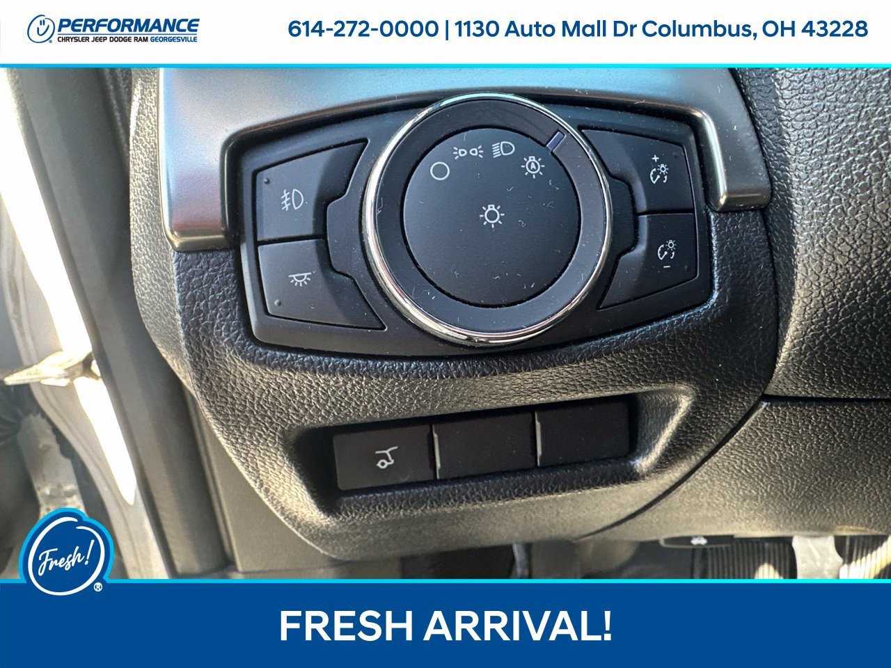 Used 2018 Ford Explorer XLT w/ Equipment Group 202A AWD/4WD image 18