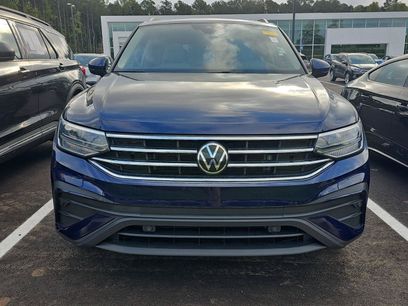 Used 2023 Volkswagen Tiguan SE w/ Panoramic Sunroof Package