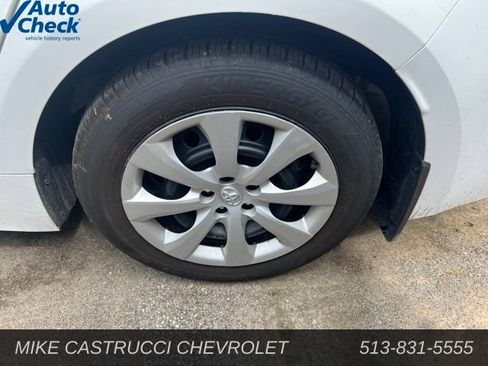 Used 2024 Toyota Corolla LE FWD image 5