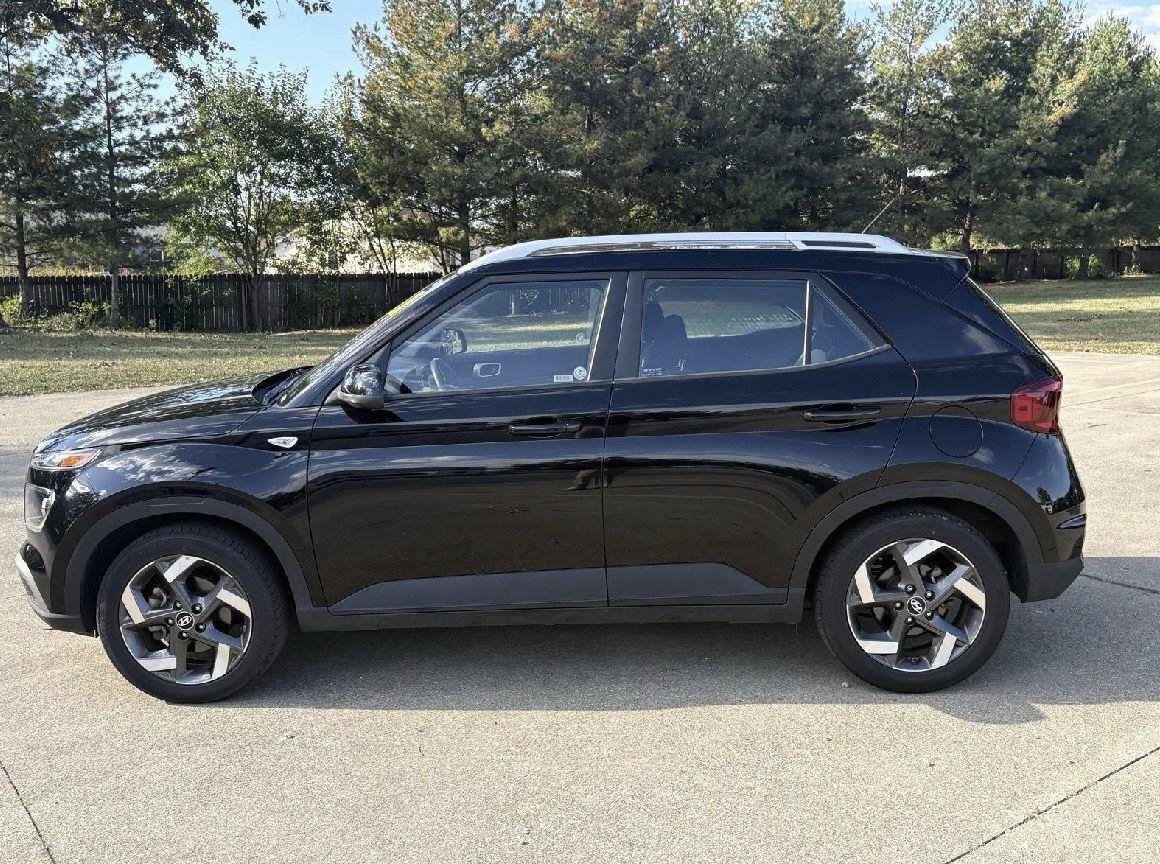 Used 2025 Hyundai Venue SEL FWD image 5