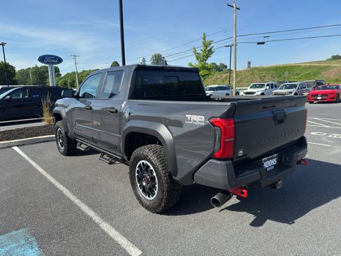 Used 2025 Toyota Tacoma TRD Off-Road w/ TRD Off Road Premium Package AWD/4WD image 9
