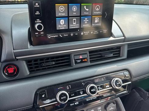 Used 2023 Honda Pilot Touring image 3
