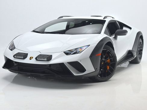 Used 2024 Lamborghini Huracan Sterrato image 7