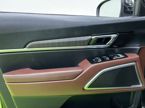 Used 2023 Kia Telluride EX w/ EX Captain's Chair Package image 15