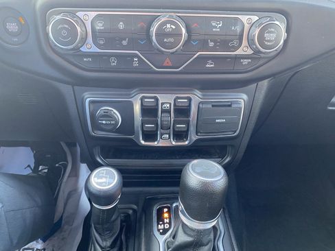 Used 2022 Jeep Wrangler Unlimited Sport image 18