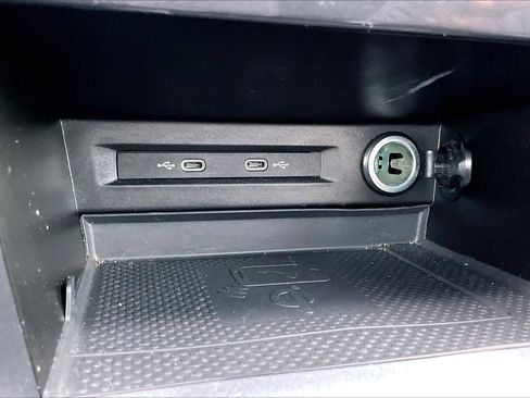 Used 2022 Volkswagen Tiguan SE w/ Panoramic Sunroof Package image 36