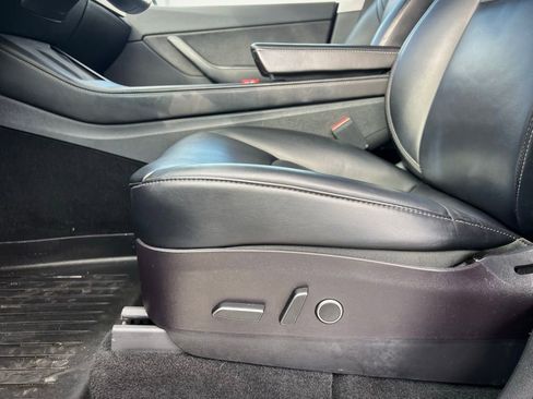 Used 2021 Tesla Model Y Long Range image 36