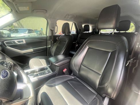 Used 2021 Ford Explorer XLT w/ Equipment Group 202A AWD/4WD image 26