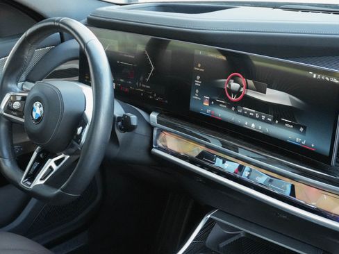 Certified 2025 BMW 740i image 11