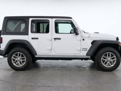 Used 2025 Jeep Wrangler Unlimited Sport AWD/4WD image 11