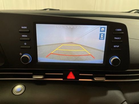 Used 2022 Hyundai Elantra Blue image 16