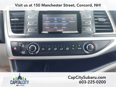 Used 2019 Toyota Highlander LE AWD/4WD image 23