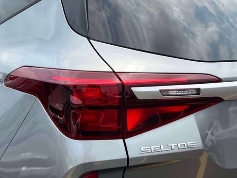 Used 2023 Kia Seltos LX AWD/4WD image 10