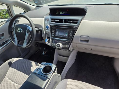 Used 2017 Toyota Prius V Two FWD image 10