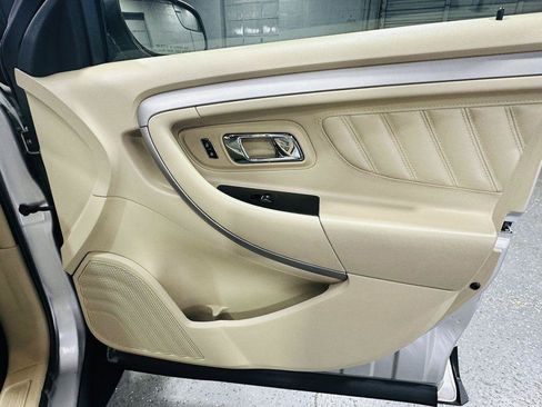 Used 2017 Ford Taurus SE FWD image 36