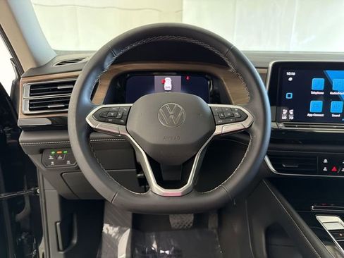 Used 2024 Volkswagen Atlas SE AWD/4WD image 30