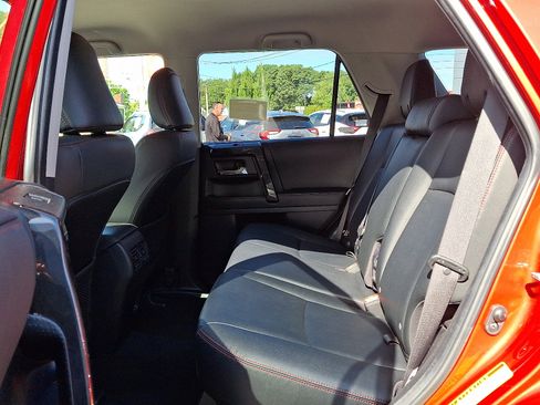 Used 2024 Toyota 4Runner TRD Off-Road Premium image 10