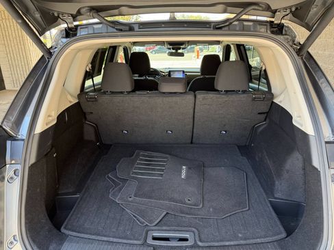 Used 2025 Nissan Rogue SV AWD/4WD image 33