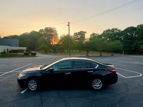 Used 2017 Nissan Altima 2.5 S w/ Power Driver Seat Package FWD image 7
