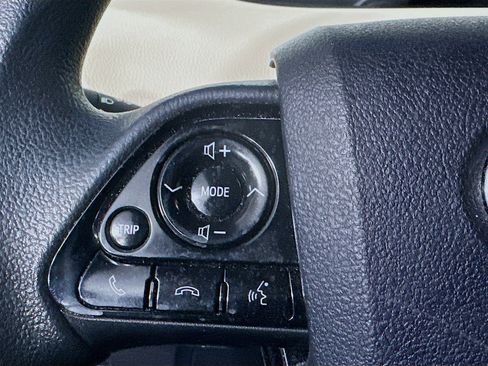 Used 2021 Toyota Prius XLE image 16