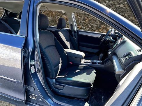 Used 2017 Subaru Outback 2.5i Premium image 7
