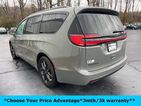 Certified 2022 Chrysler Pacifica Touring-L w/ S Appearance Package image 6