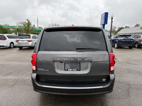 Used 2016 Dodge Grand Caravan SE FWD image 4