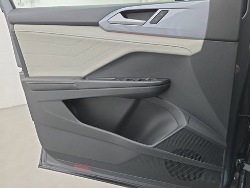 New 2026 Volkswagen Taos SEL image 26
