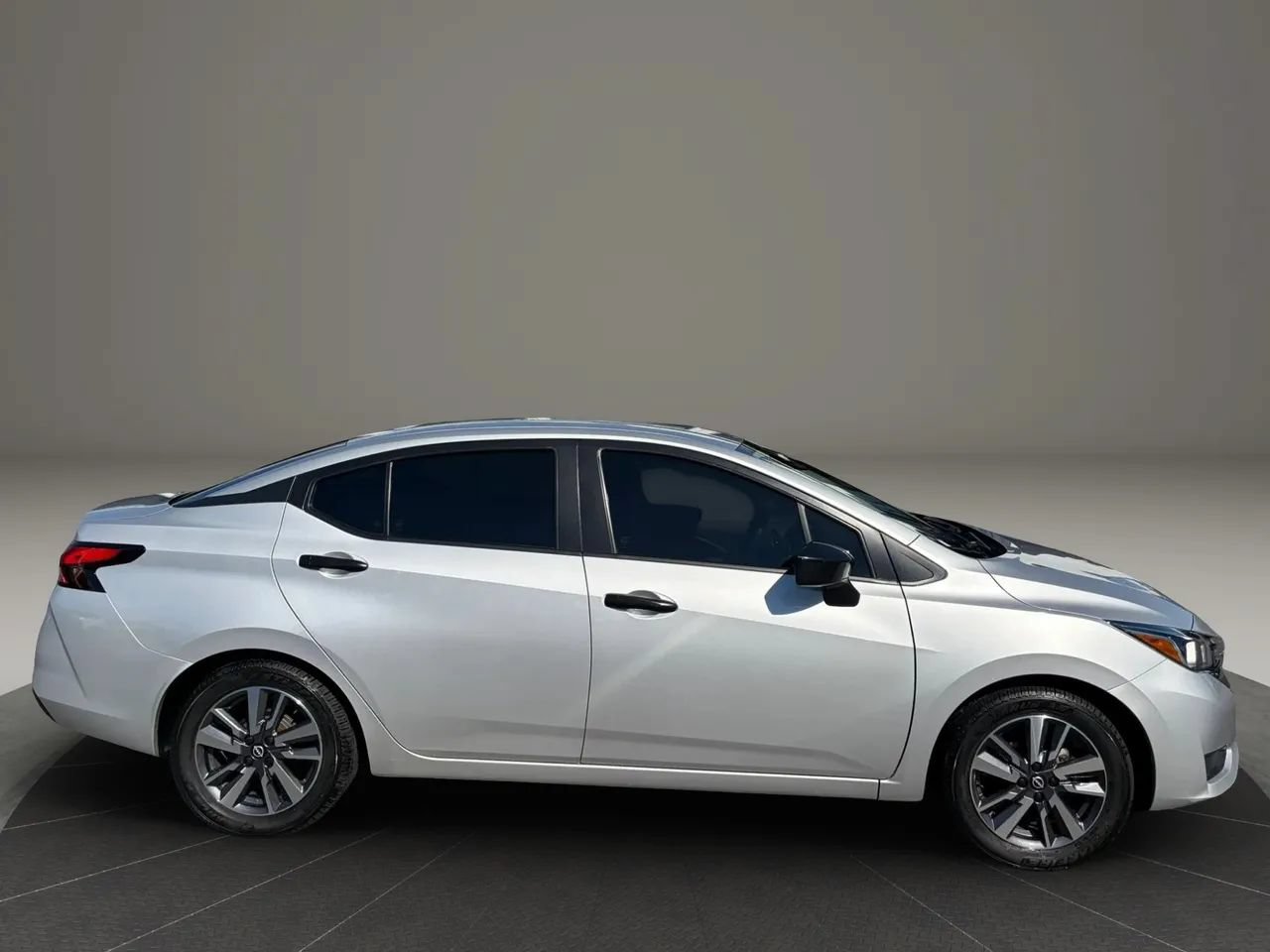 Used 2023 Nissan Versa SV FWD image 6