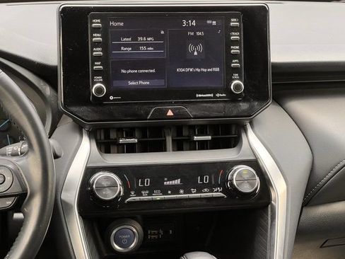 Used 2022 Toyota Venza XLE AWD/4WD image 17
