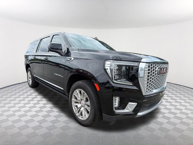 Used 2023 GMC Yukon XL Denali w/ Max Trailering Package AWD/4WD image 3