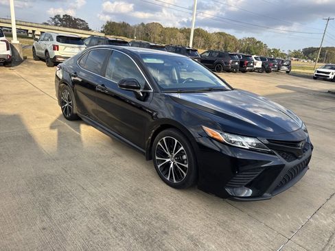 Used 2020 Toyota Camry SE image 9