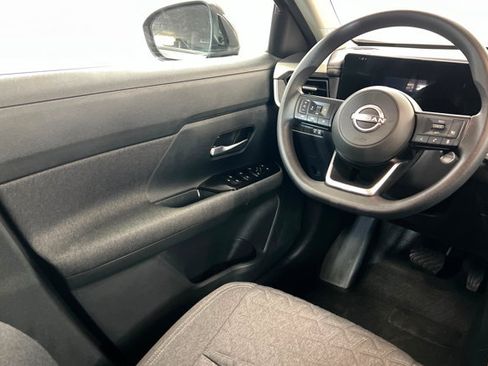Used 2025 Nissan Kicks SV w/ SV Premium Package AWD/4WD image 11