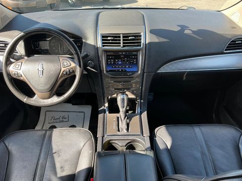 Used 2011 Lincoln MKX AWD image 17