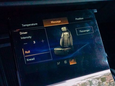 Used 2026 Cadillac Vistiq Platinum image 33