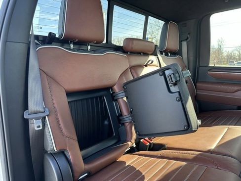 Used 2025 GMC Sierra 3500 Denali Ultimate image 13