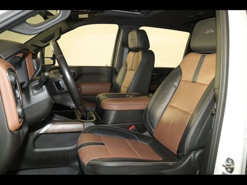 Used 2022 Chevrolet Silverado 2500 High Country w/ Z71 Off-Road Package image 24