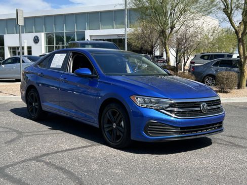 Used 2024 Volkswagen Jetta SE w/ Panoramic Sunroof Package FWD image 6