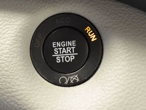 Used 2019 Jeep Cherokee Limited w/ Technology Group image 29