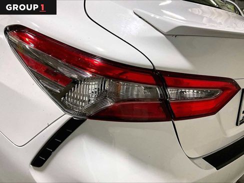 Certified 2019 Toyota Camry SE image 28
