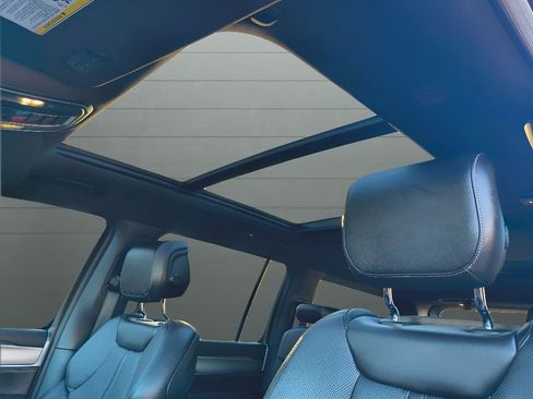 Used 2024 Jeep Wagoneer Series II image 33