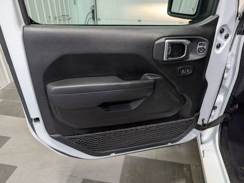 Used 2025 Jeep Gladiator Sport AWD/4WD image 12