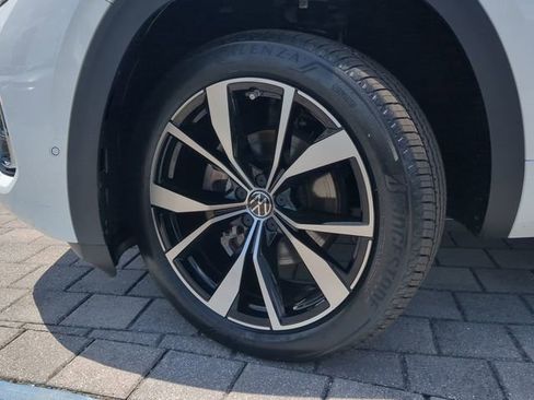 Used 2024 Volkswagen Atlas SEL Premium R-Line AWD/4WD image 36
